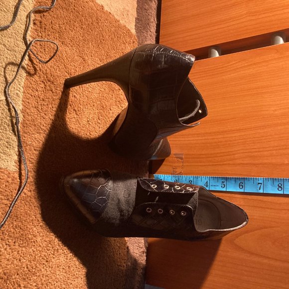 Guess Size 6 platform bootie black - Picture 3 of 5